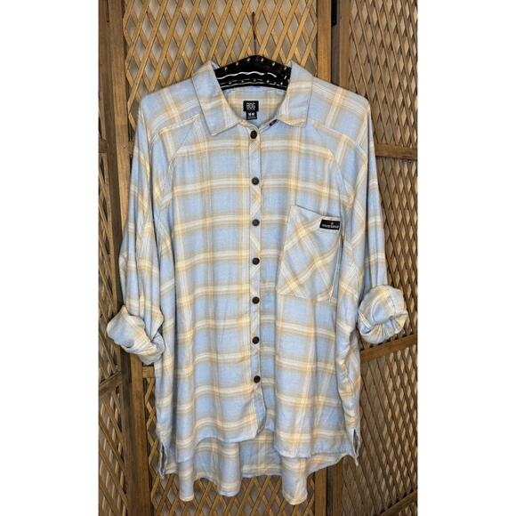 BDG Tops - BDG Urban Outfitters Brendon High Low Plaid Shirt sz M